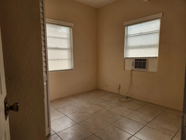 Building Photo - 620 20th St