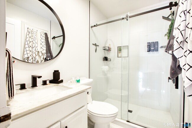 Building Photo - 60 Lawn Ave