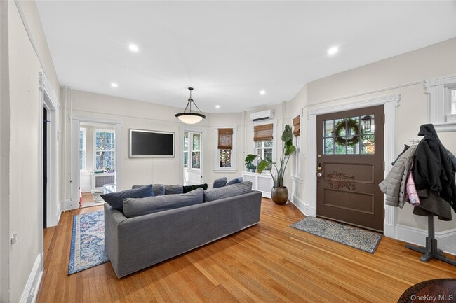 Building Photo - 121 Morris Ave