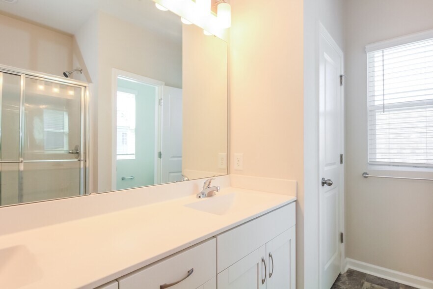 Building Photo - 1532 Corbett St