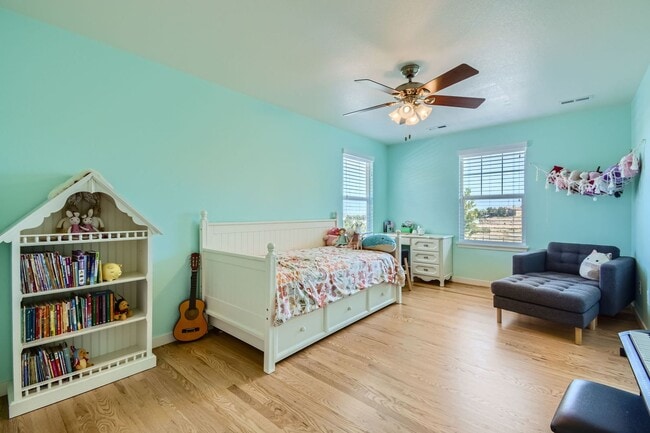 Building Photo - Beautiful 4 Bedroom Home with Stunning Vie...