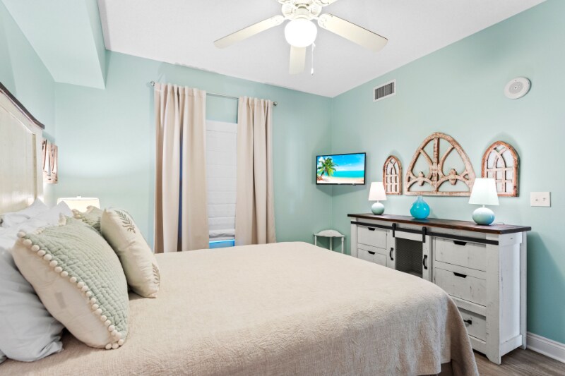 Building Photo - 15817 Front Beach Rd