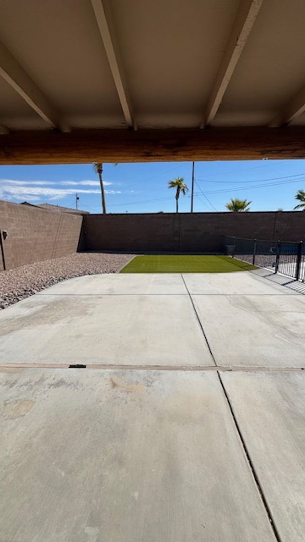 Building Photo - LONG TERM! 3 Bedroom 3 Bath Pool Home!