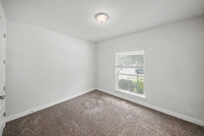 Building Photo - Stunning 4BR Home with 3-Car Garage in Turning Stone - Realtor Commission: $750