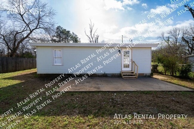 Building Photo - 202 Oak St