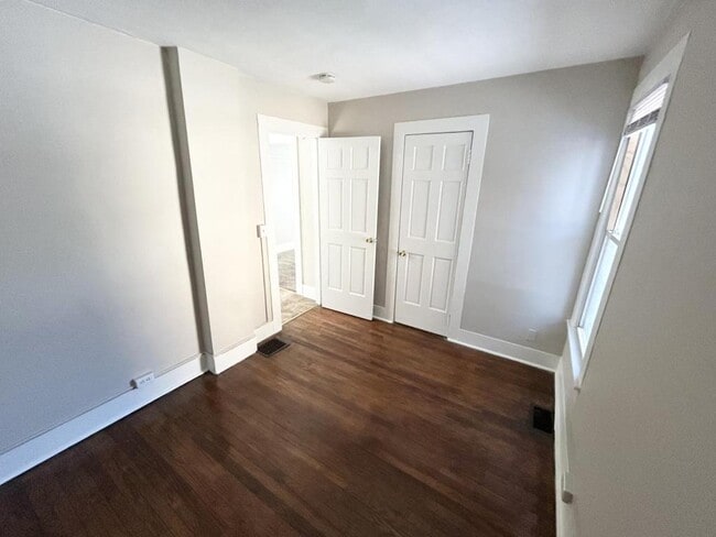 Building Photo - 519 S Midler Ave