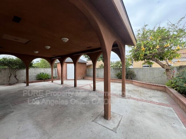 Building Photo - 21409 Dolores St