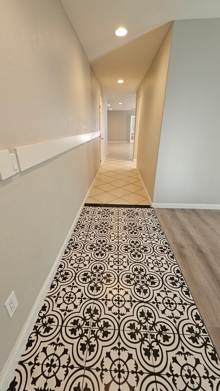 Building Photo - 711 S Roca St