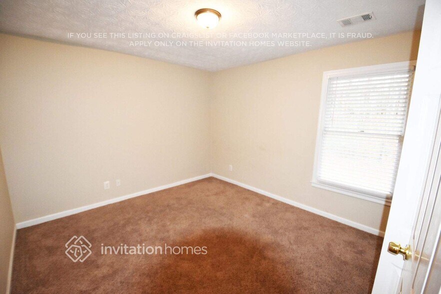 Building Photo - 208 Ivy Creek Dr