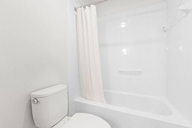 Building Photo - Townhouse for Rent in Virginia Beach!