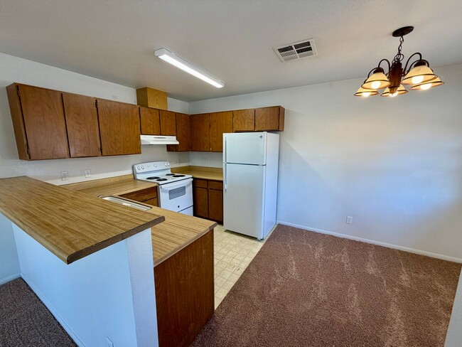 Building Photo - Gated community, 2 bedroom condo in SE Las Vegas