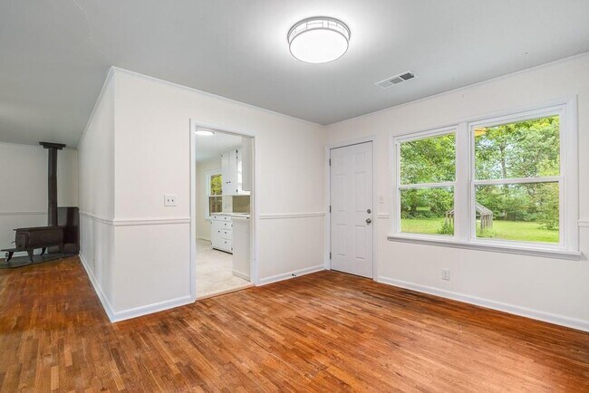 Building Photo - 301 Michael St