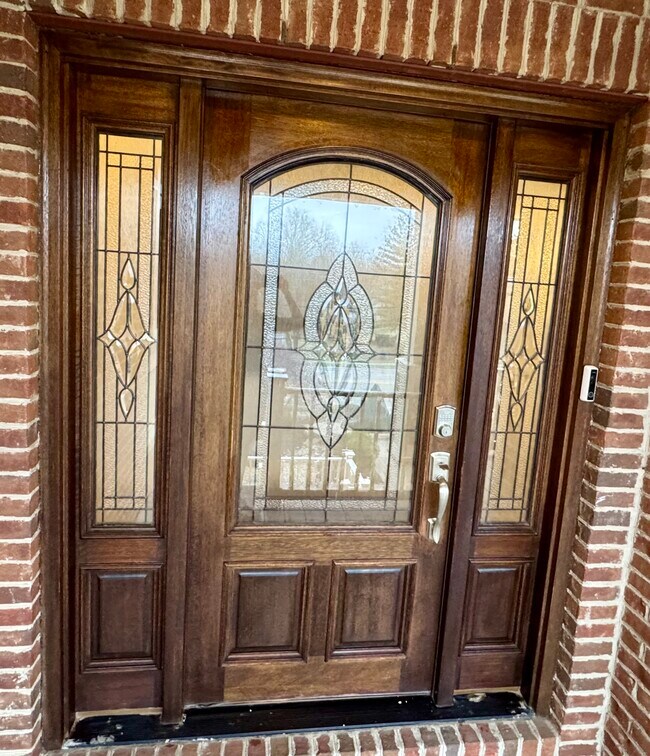 Building Photo - 512 S Grand Ave