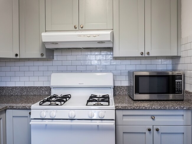 Kitchen - 702 Quince Orchard Blvd