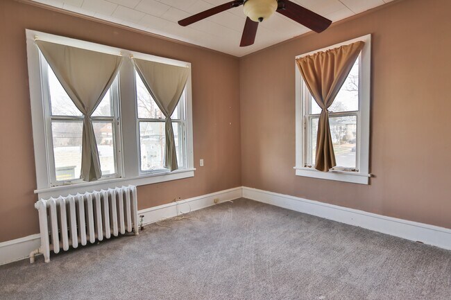 Building Photo - 503 S Broadway