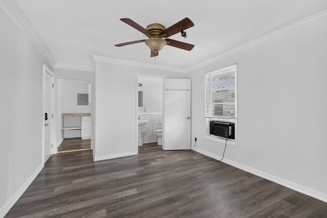 Building Photo - Charming 1 bed/1 bath Lake Worth Beach Rental