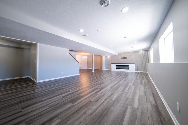 Building Photo - 6668 Coach House Ln