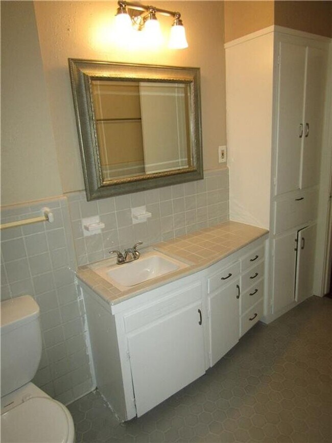 Building Photo - East Austin 3x2 Home Near Downtown & UT