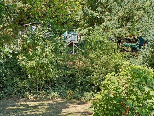 Building Photo - 14975 River Rd