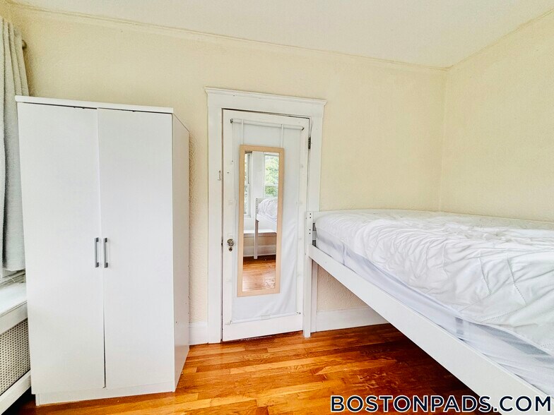 Building Photo - 38 Kirkwood Rd