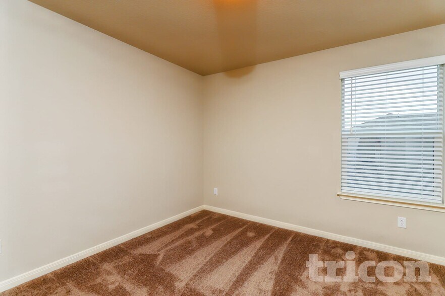 Building Photo - 13657 Paxton Blvd