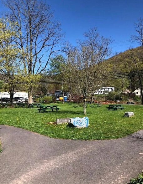 Building Photo - 93 Main St