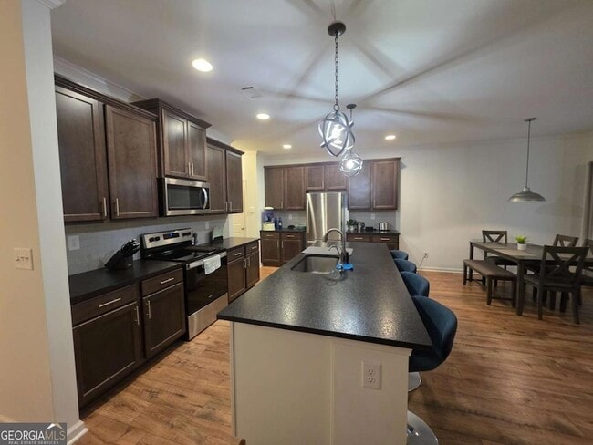 Building Photo - 5531 Garens Way