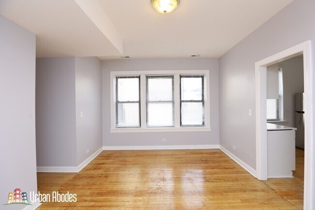 Building Photo - 2407 W Wilson Ave