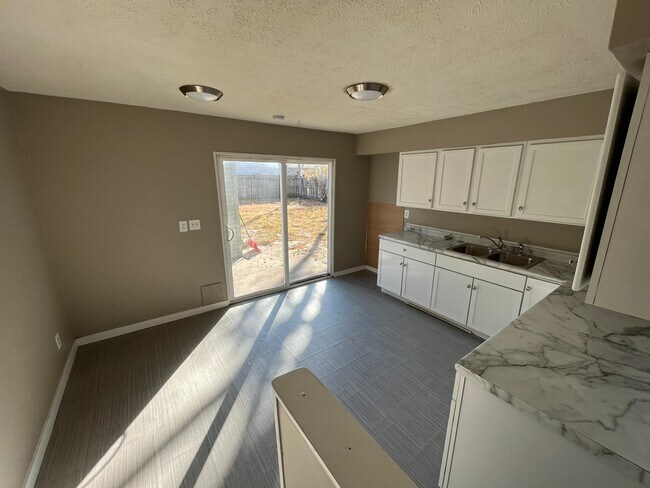 Building Photo - 1107 Hiatt St