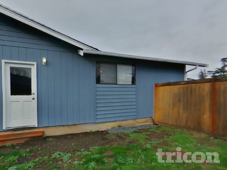 Building Photo - 1504 8th Ave Ct SE