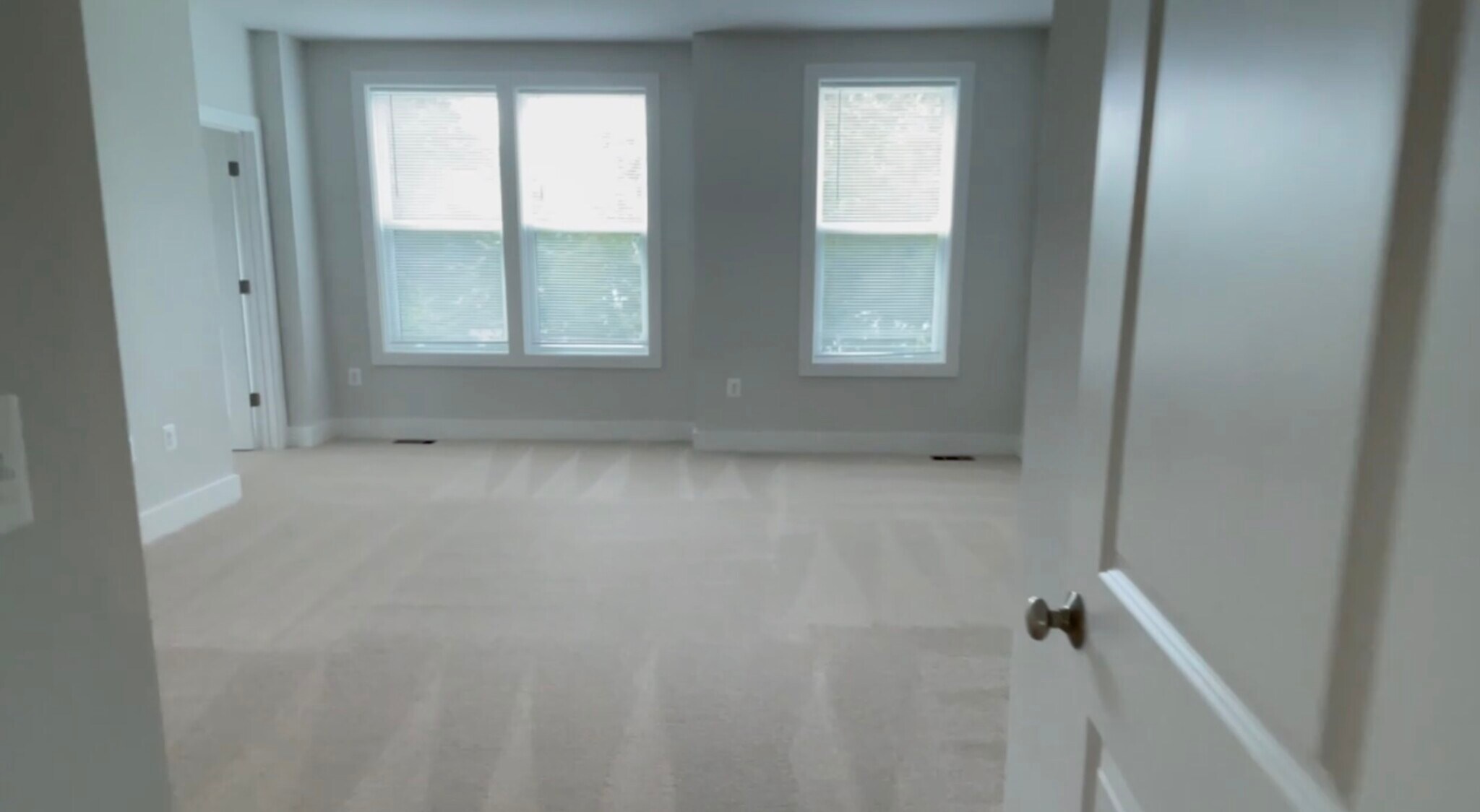 Huge Primary Bedroom - 1117 N Lombardy St