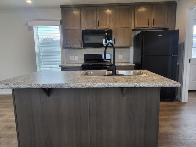 Building Photo - 3 Swan Ln