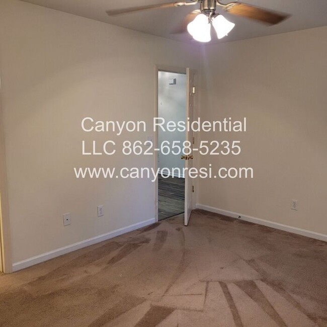 Building Photo - 3320 Trenchard Ln