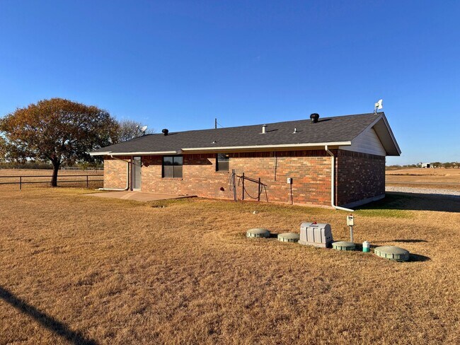 Building Photo - Unique 1 Bed 1 Bath In The Country!