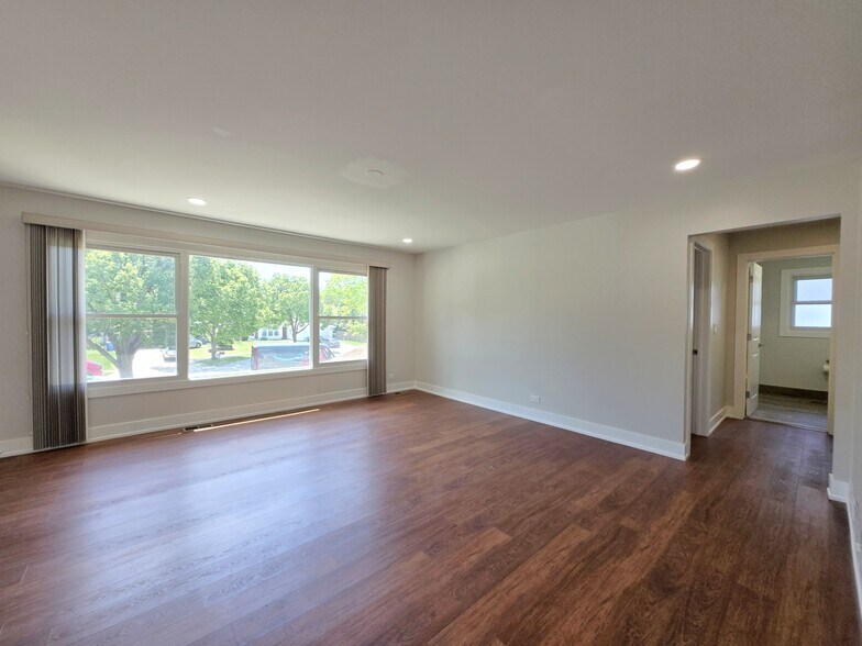 Building Photo - 1002 E Callero Cir