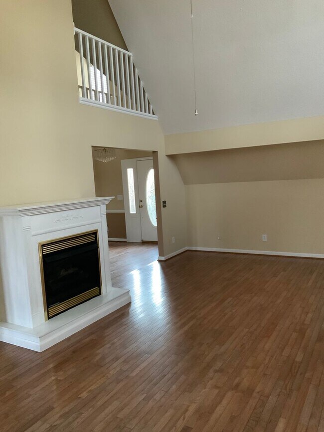 Building Photo - Coolant River Water Front 4 Bedrooms / 2 F...