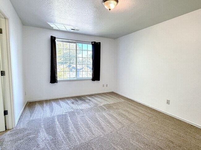 Building Photo - 8807 N Tyndall Ave