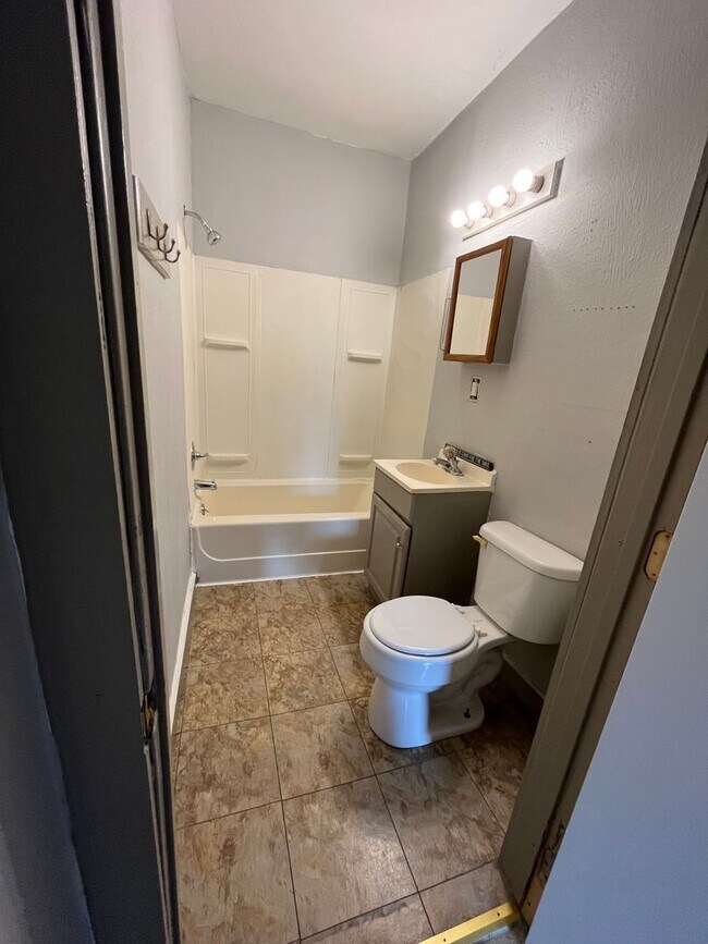 Building Photo - 1808-1810-1810 S 6th St