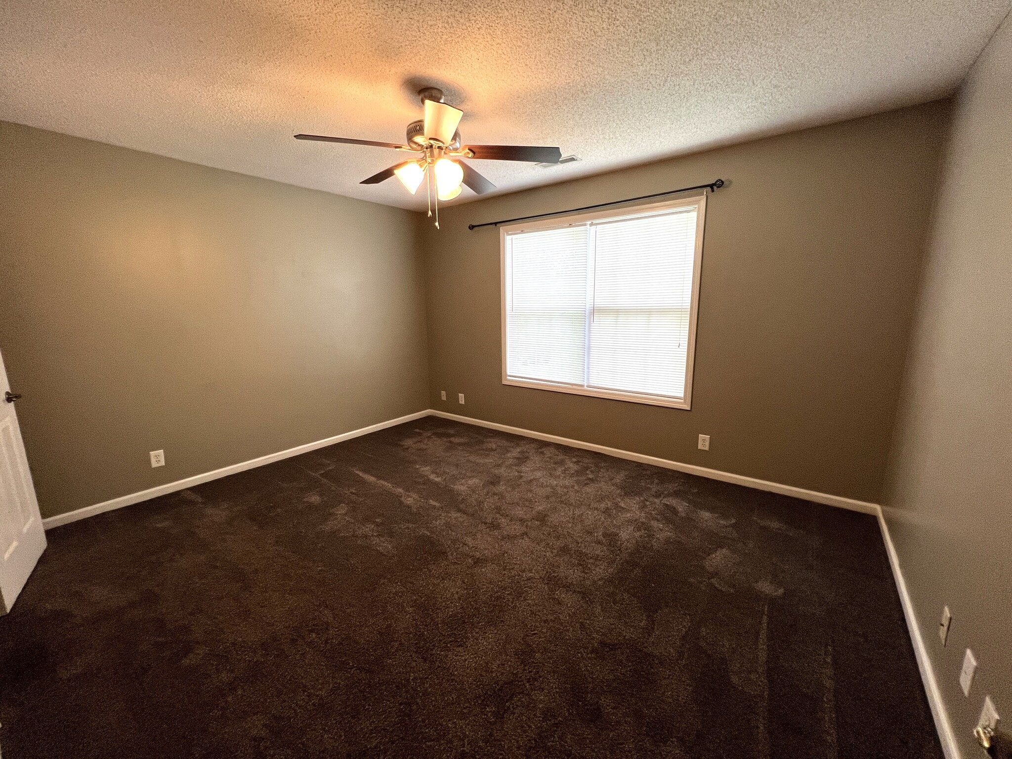 Building Photo - 450 Winding Bluff Way