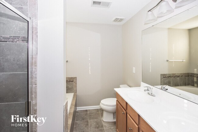 Building Photo - 3232 Oulten St SW