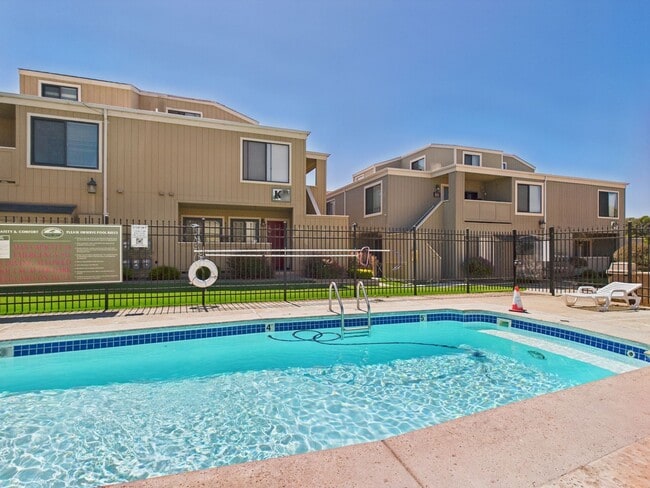 Building Photo - 2 bedroom loft unit now available at Cypre...