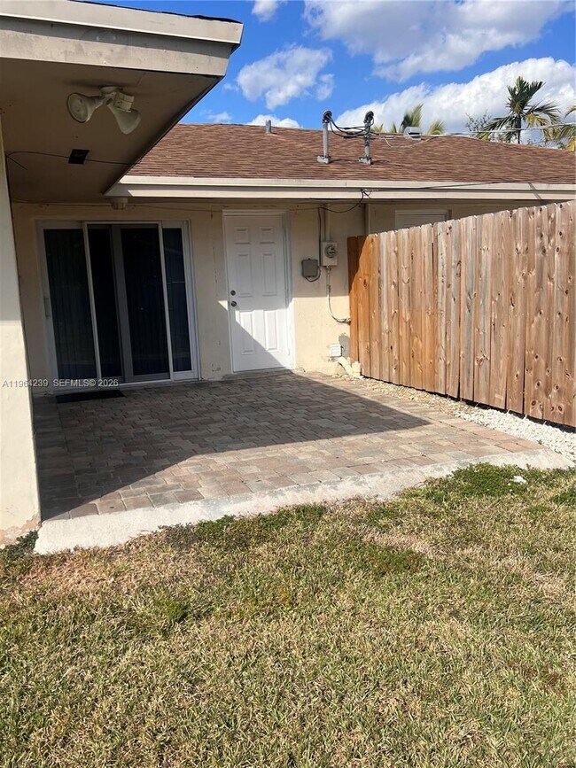 Building Photo - 5782 SW 61st St