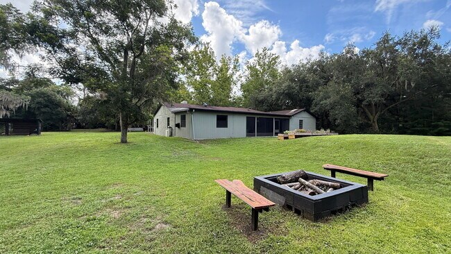 Building Photo - 2200 Retreat Rd