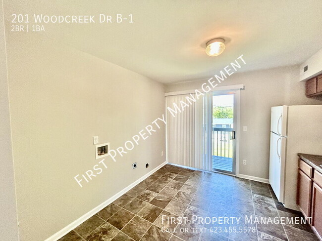 Building Photo - 201 Woodcreek Dr