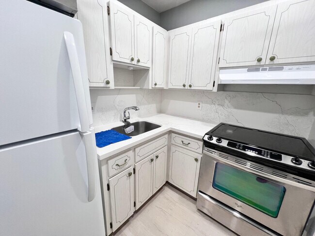 Building Photo - 3550 NW 8th Ave