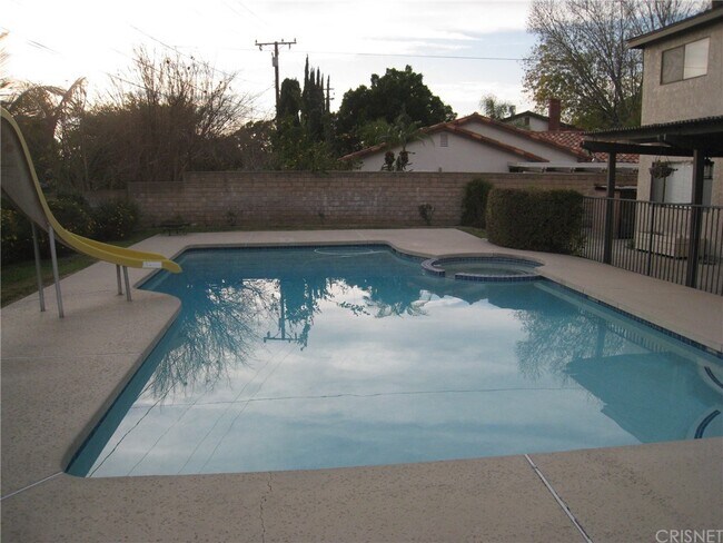 Building Photo - 3218 Tannencrest Dr