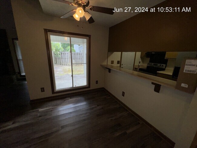 Building Photo - 501 Hollyberry Ln