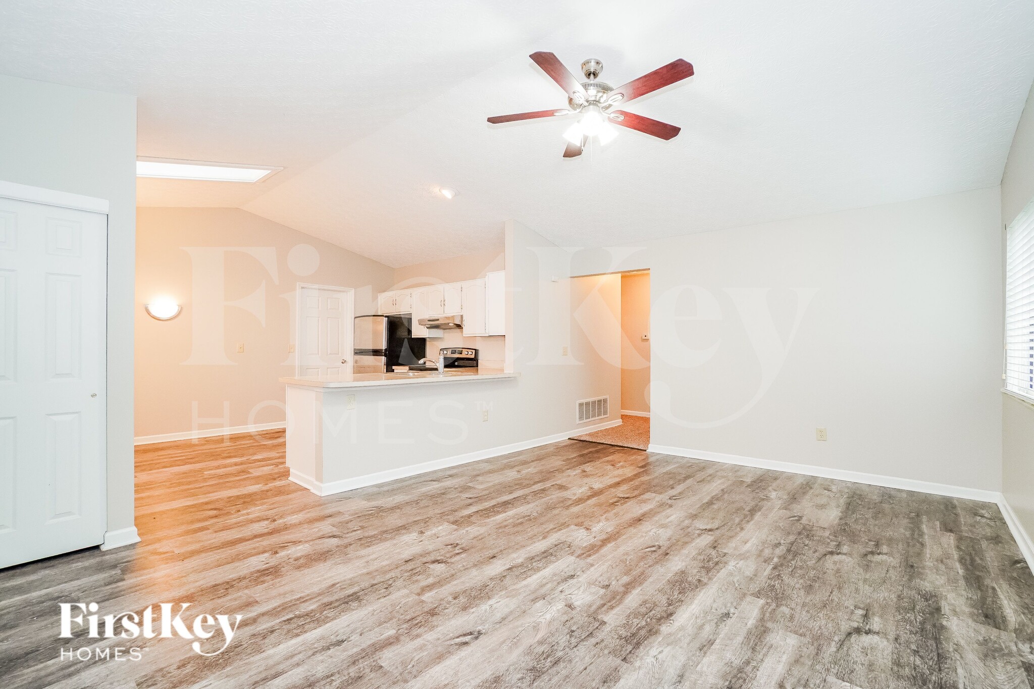 Building Photo - 2882 Torrey Pines Dr