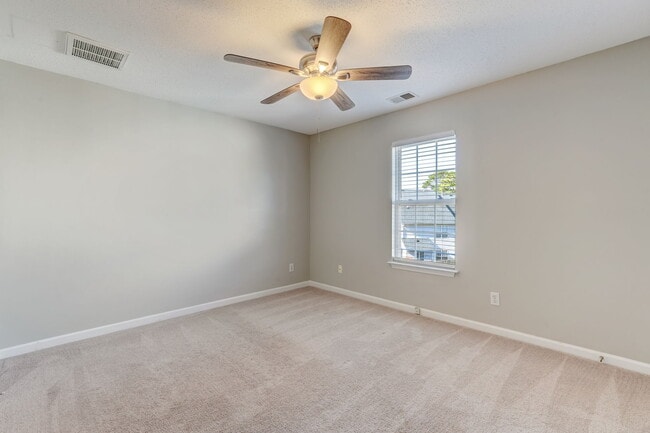 Building Photo - 35 Cambridge Oak Cir