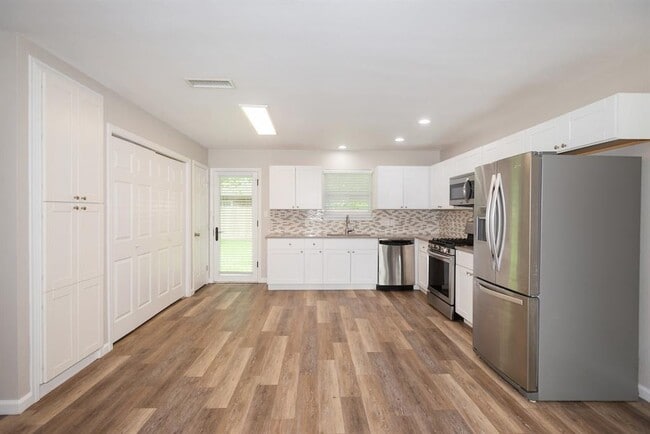 Building Photo - 6026 Bluebell Cir